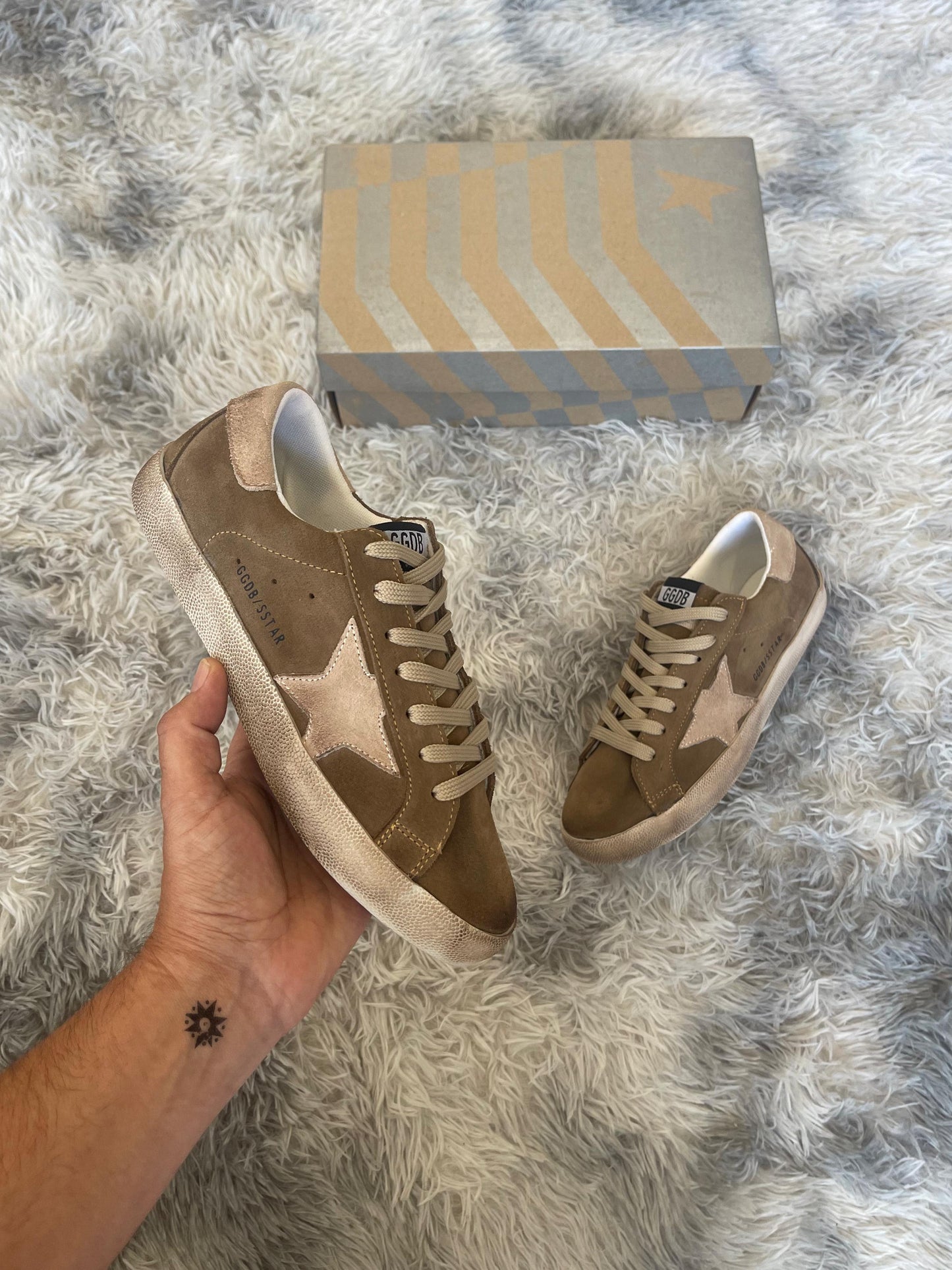 GOLDEN GOOSE MARRONES LOGO MARRON