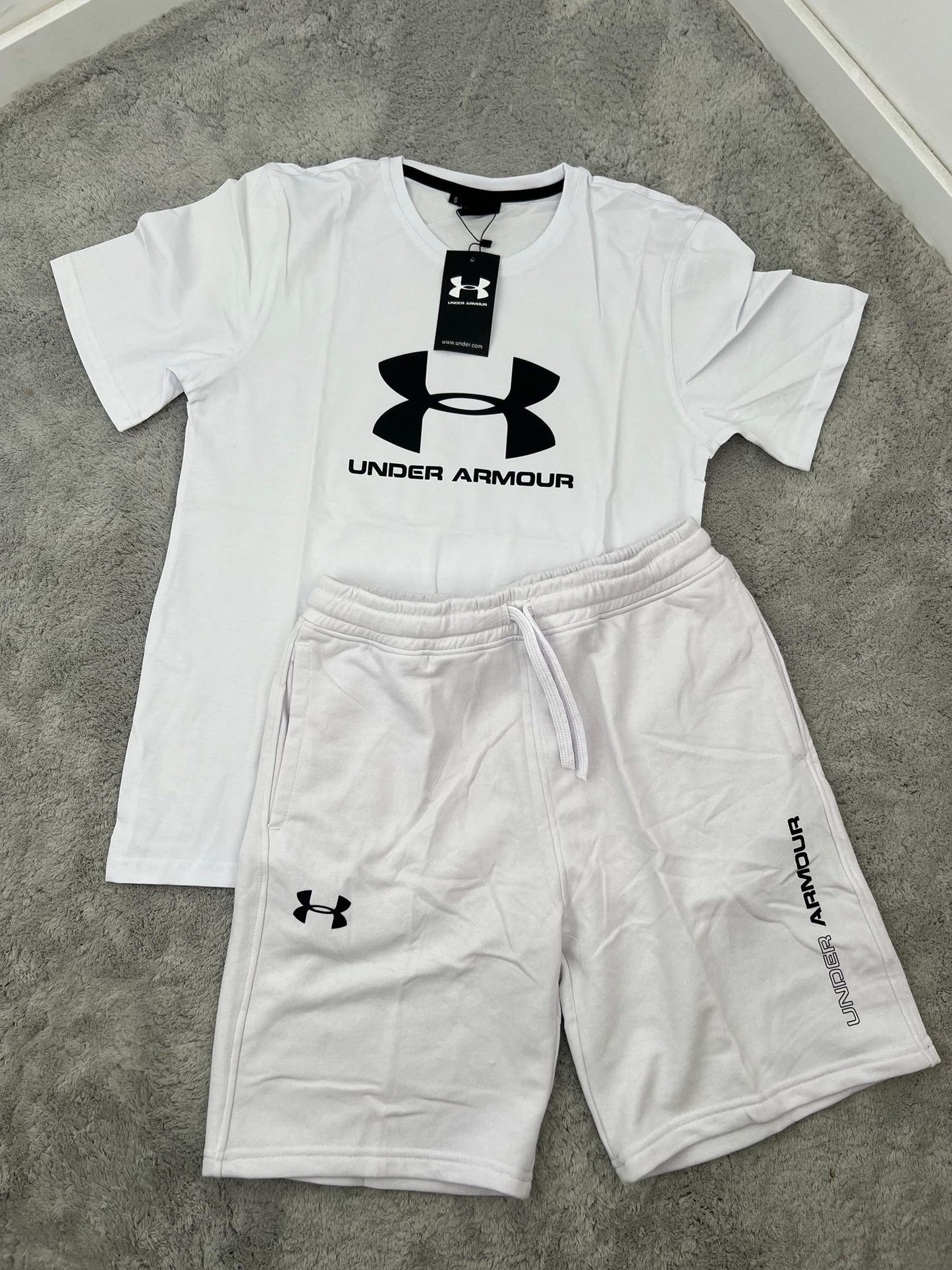 Conjunto Under Armour blanco logo negro