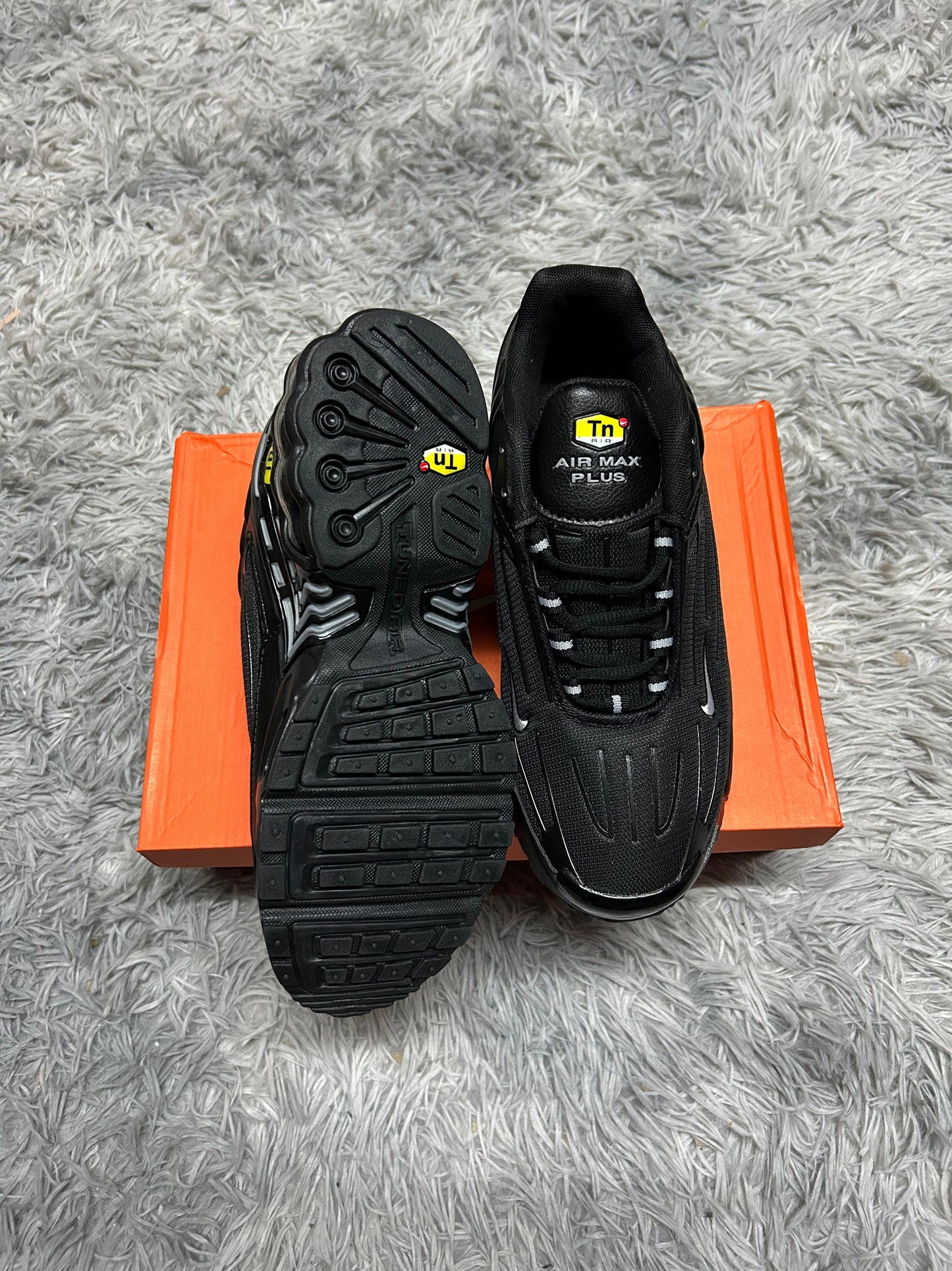 Tn Tunned negras logo plateado