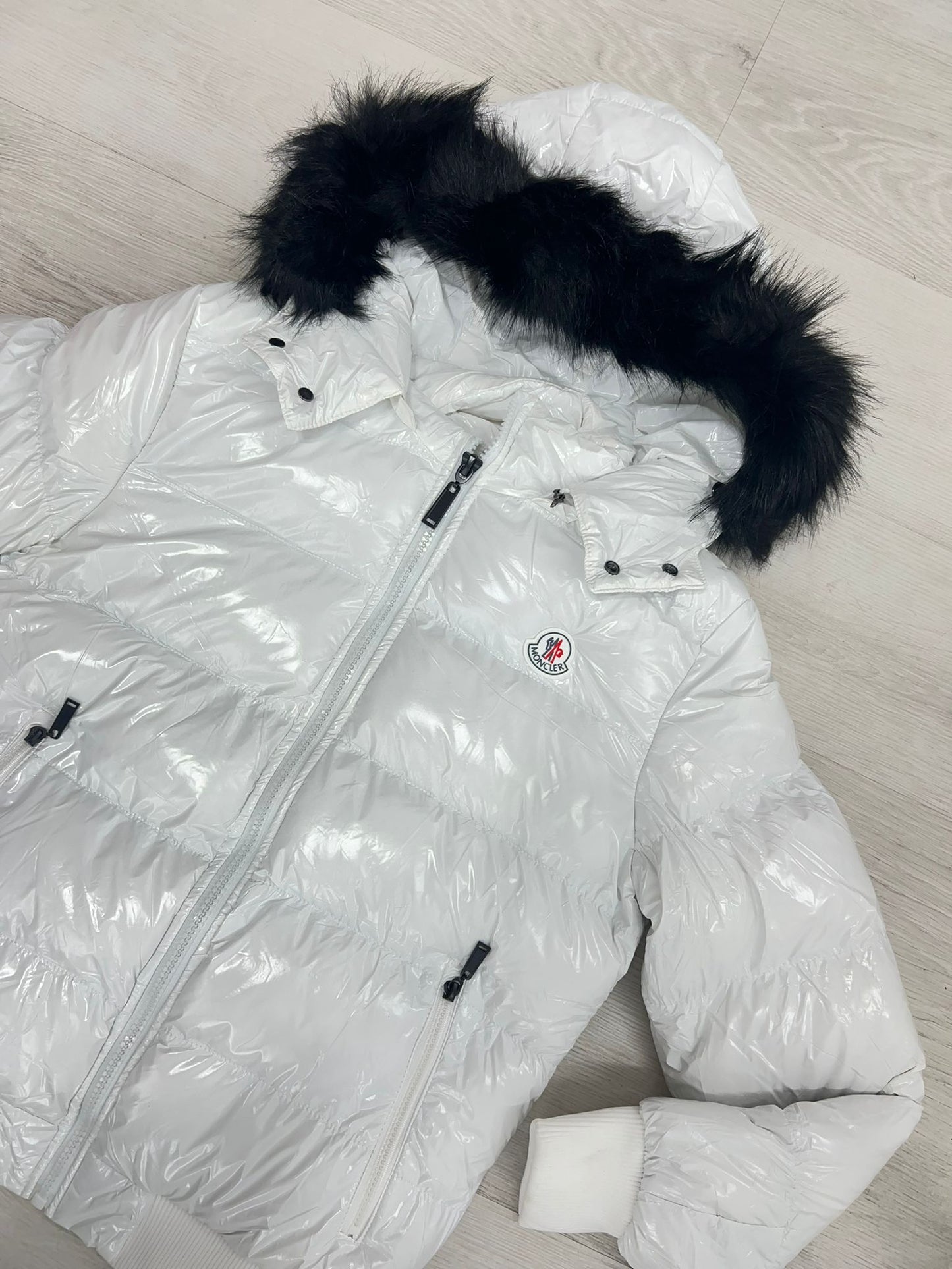 Chaqueta Moncler blanco logo blanco con gorro