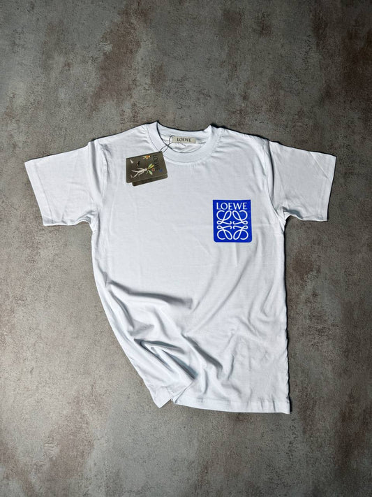 Camiseta Loewe blanca logo azul y blanco