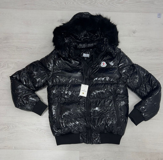 Chaqueta Moncler negro logo blanco con gorro