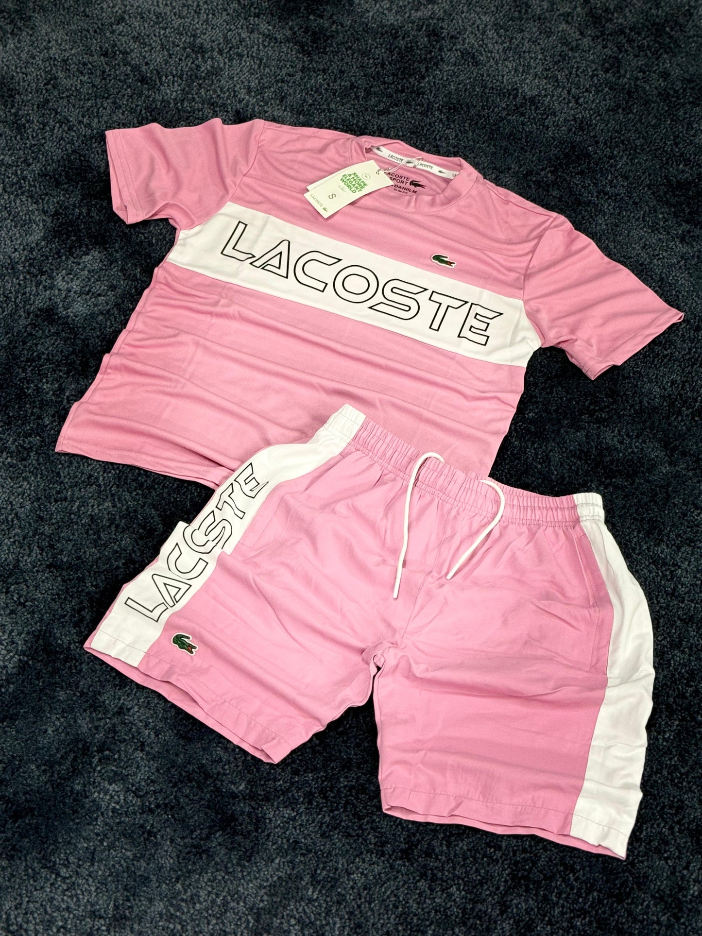 Conjunto Lacoste rosa y blanco logo negro