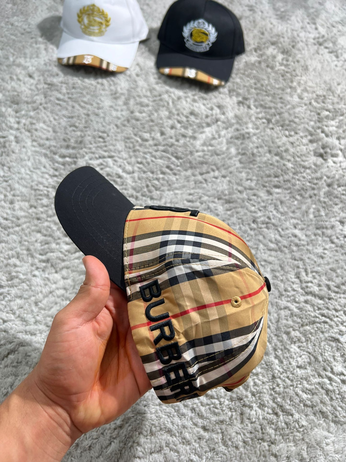 Gorra Burberry G5 marron y negra