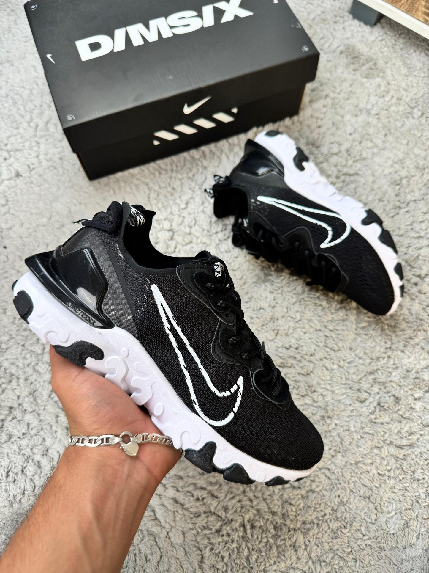 Nike react vision negras logo blanco