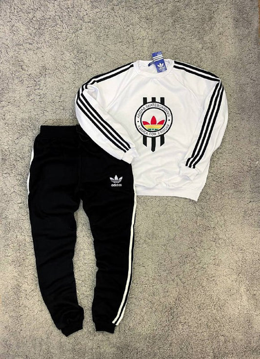 CHANDAL ADIDAS BLANCO LOGO EN MEDIO DETALLES NEGROS
