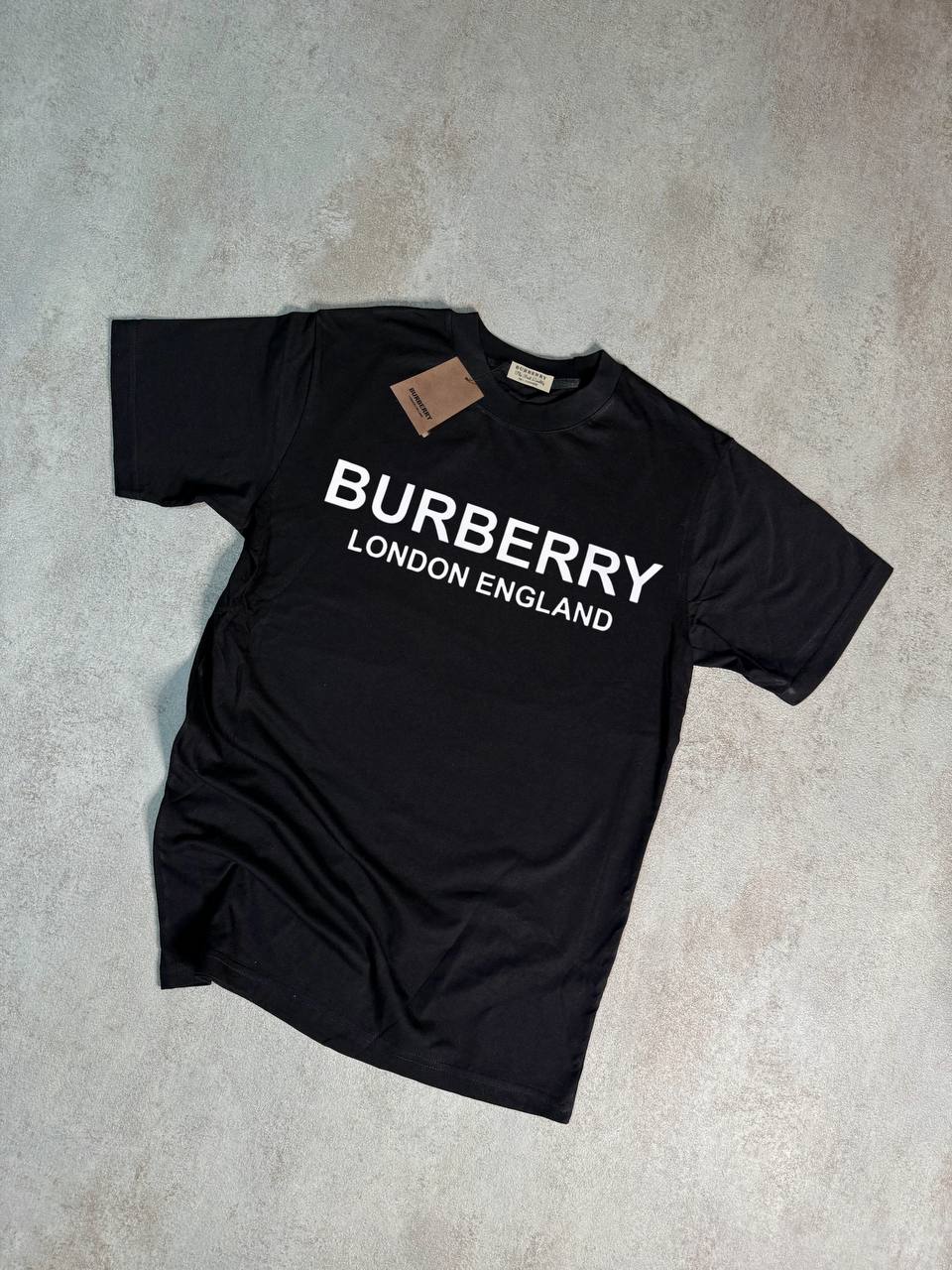 Camiseta Burberry negro logo en medio blanco