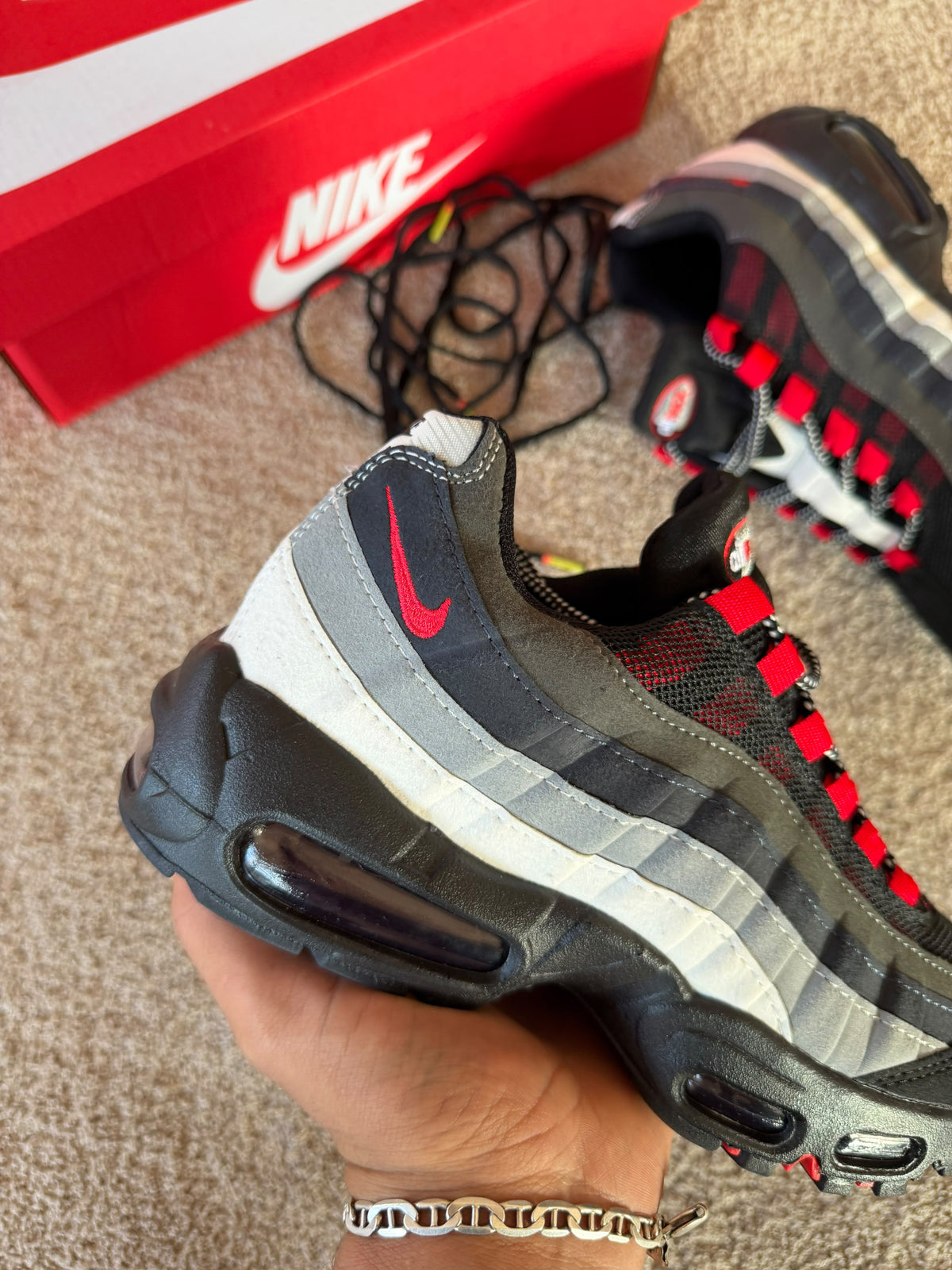 Air max 95 tricolor logo rojo
