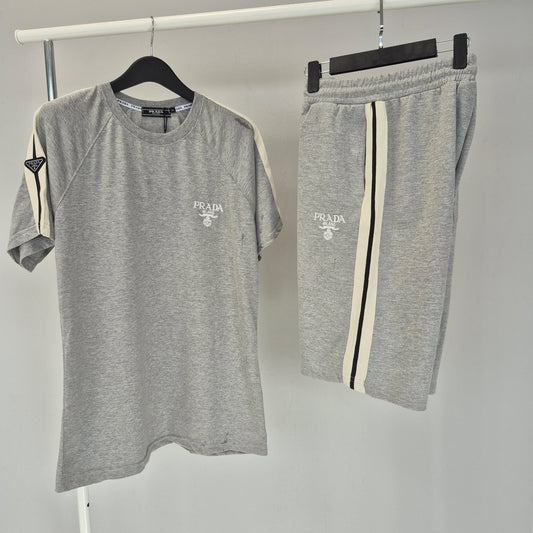 Conjunto prada gris logo blanco