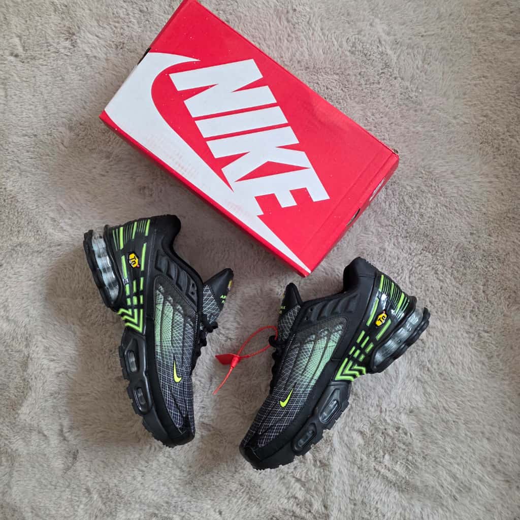 Nike tn tunned verde y negra logo amarillo