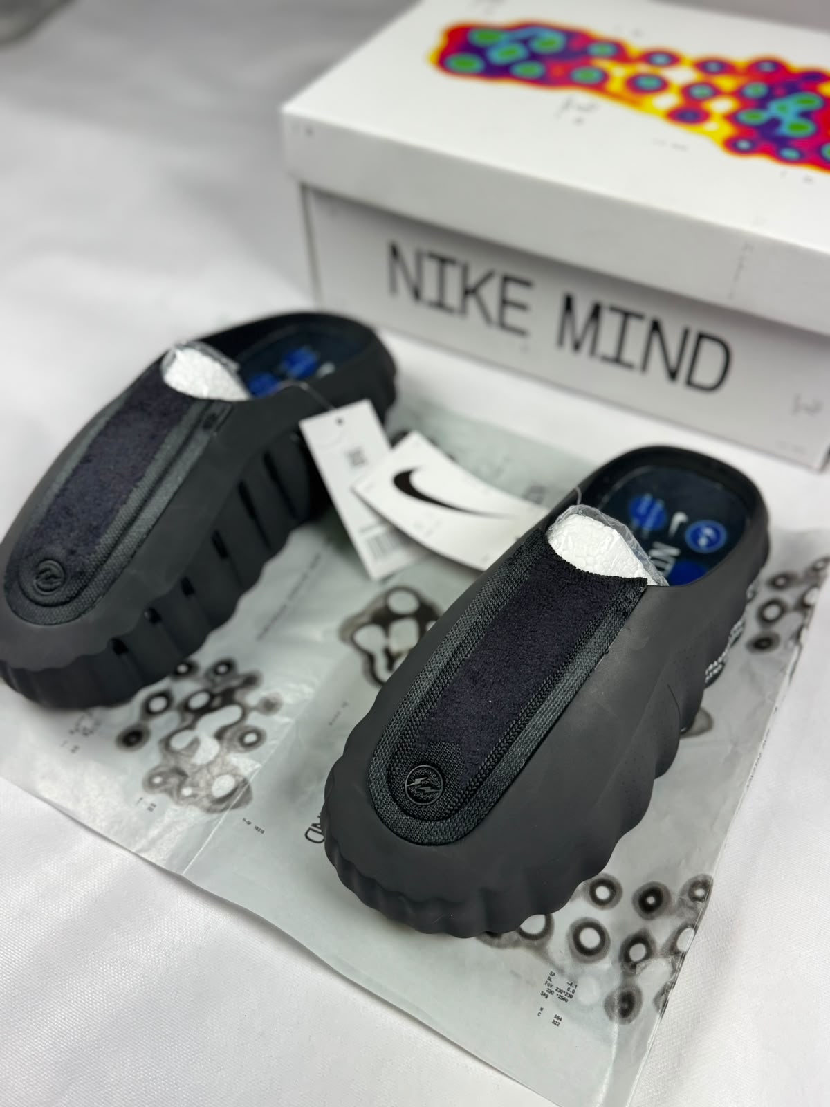 Nike Mind 001 negras detalles azules