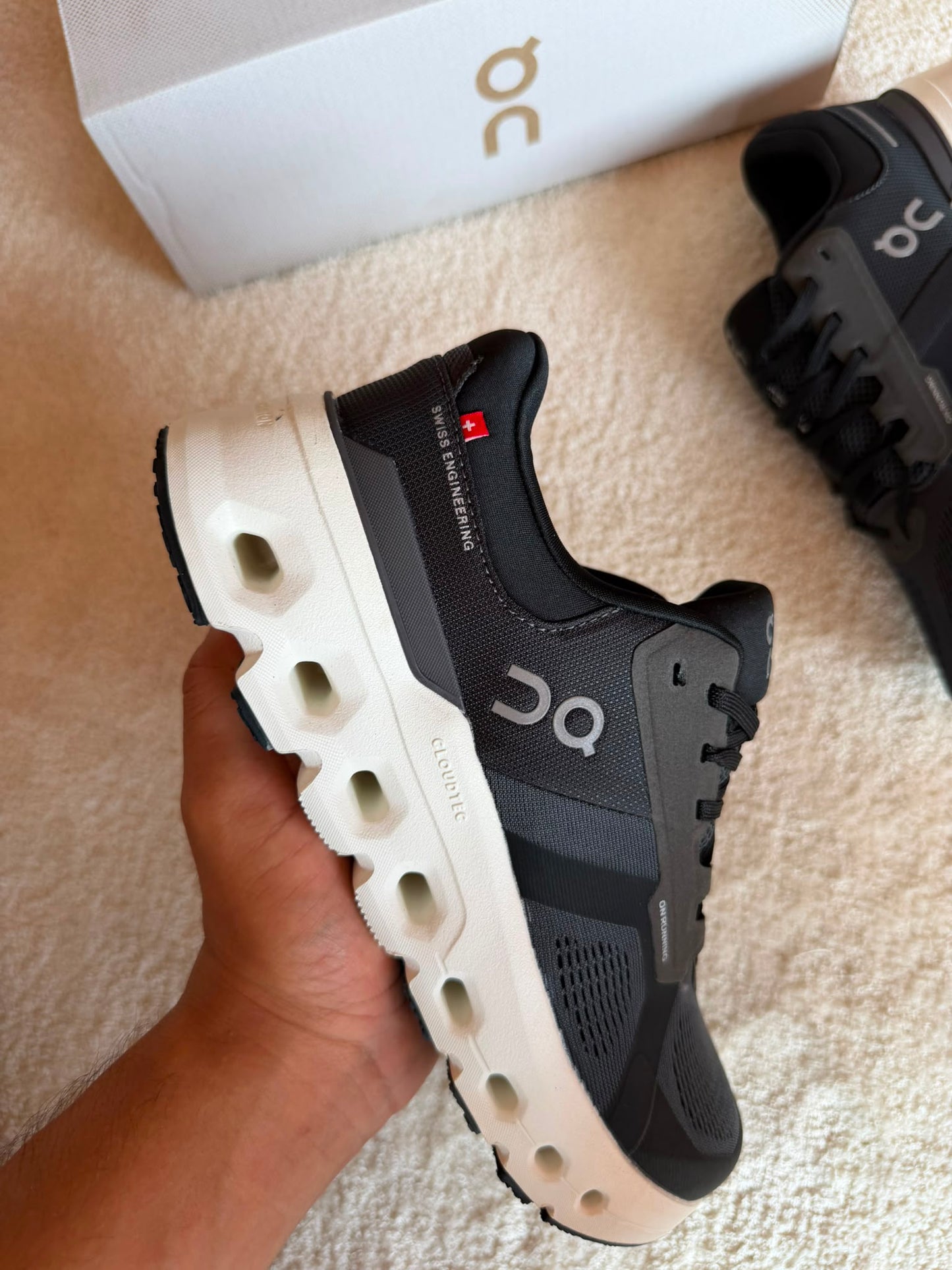 Zapatillas On Running CLOUDTILT negro logo gris detalles blancos