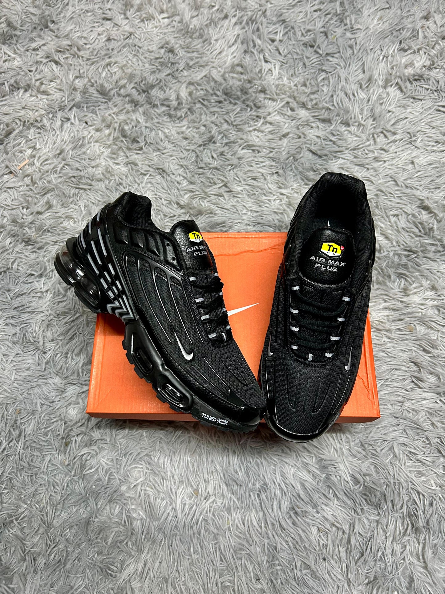 Tn Tunned negras logo plateado