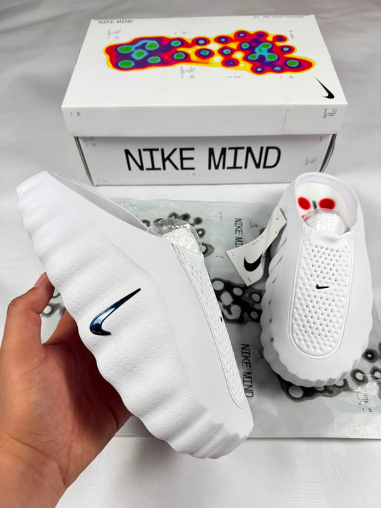 Nike Mind 001 blanco logo negro