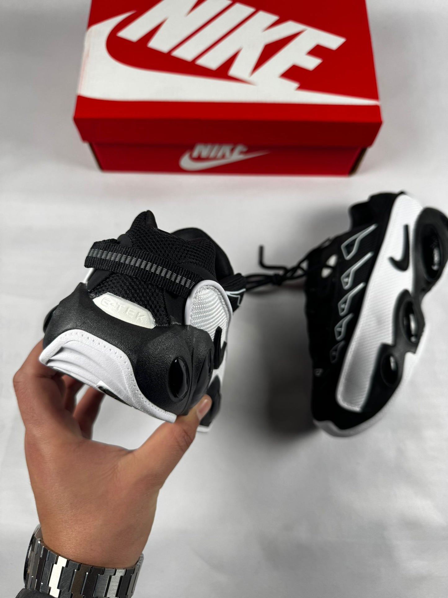 Nike nocta blancas y negro logo negro