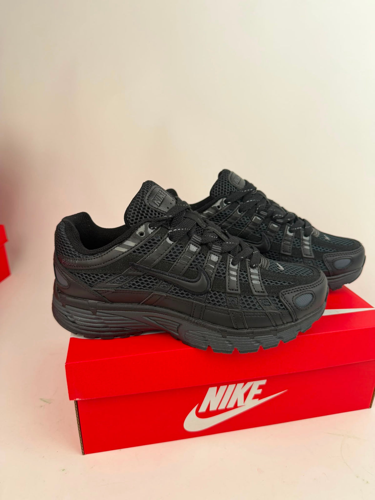 Nike P-6000 negras