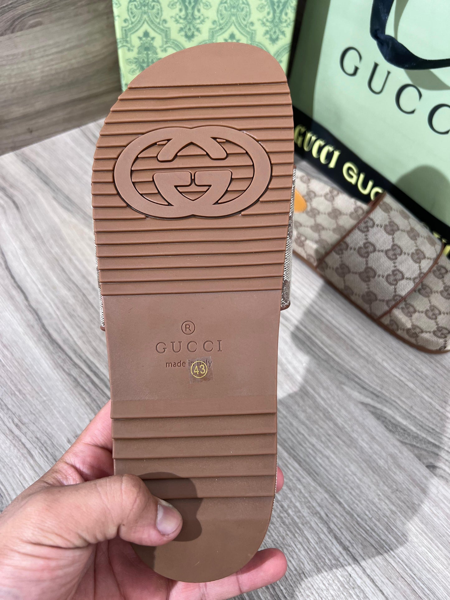 Chancla Gucci marron logo marron detalles marrones
