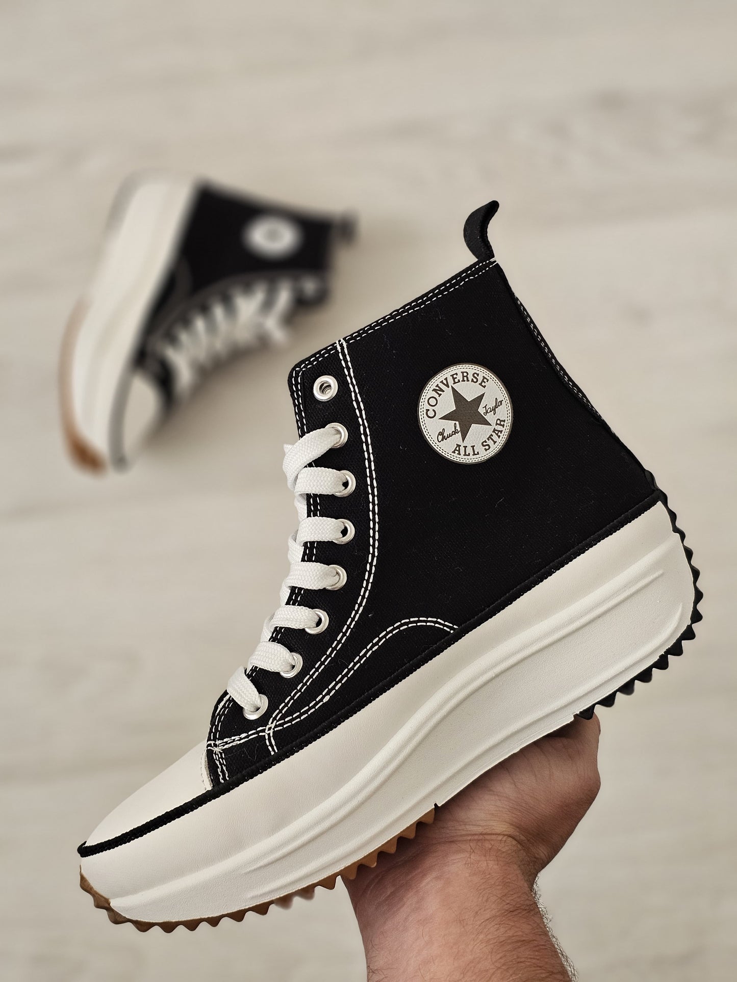 Converse run star negra tela