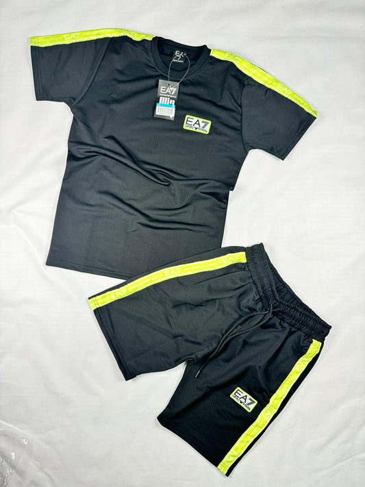 Conjunto armani negro logo blanco letras negras detalles amarillos