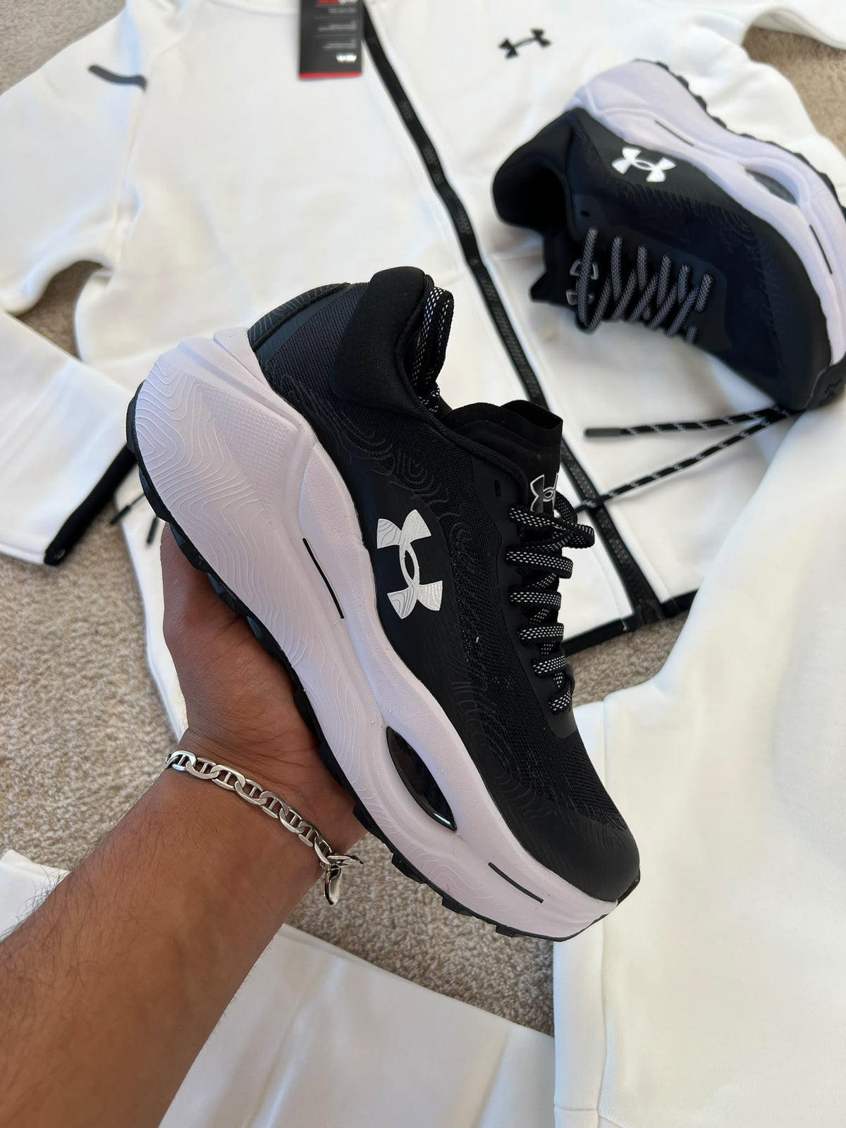 UNDER ARMOUR negras logo blanco