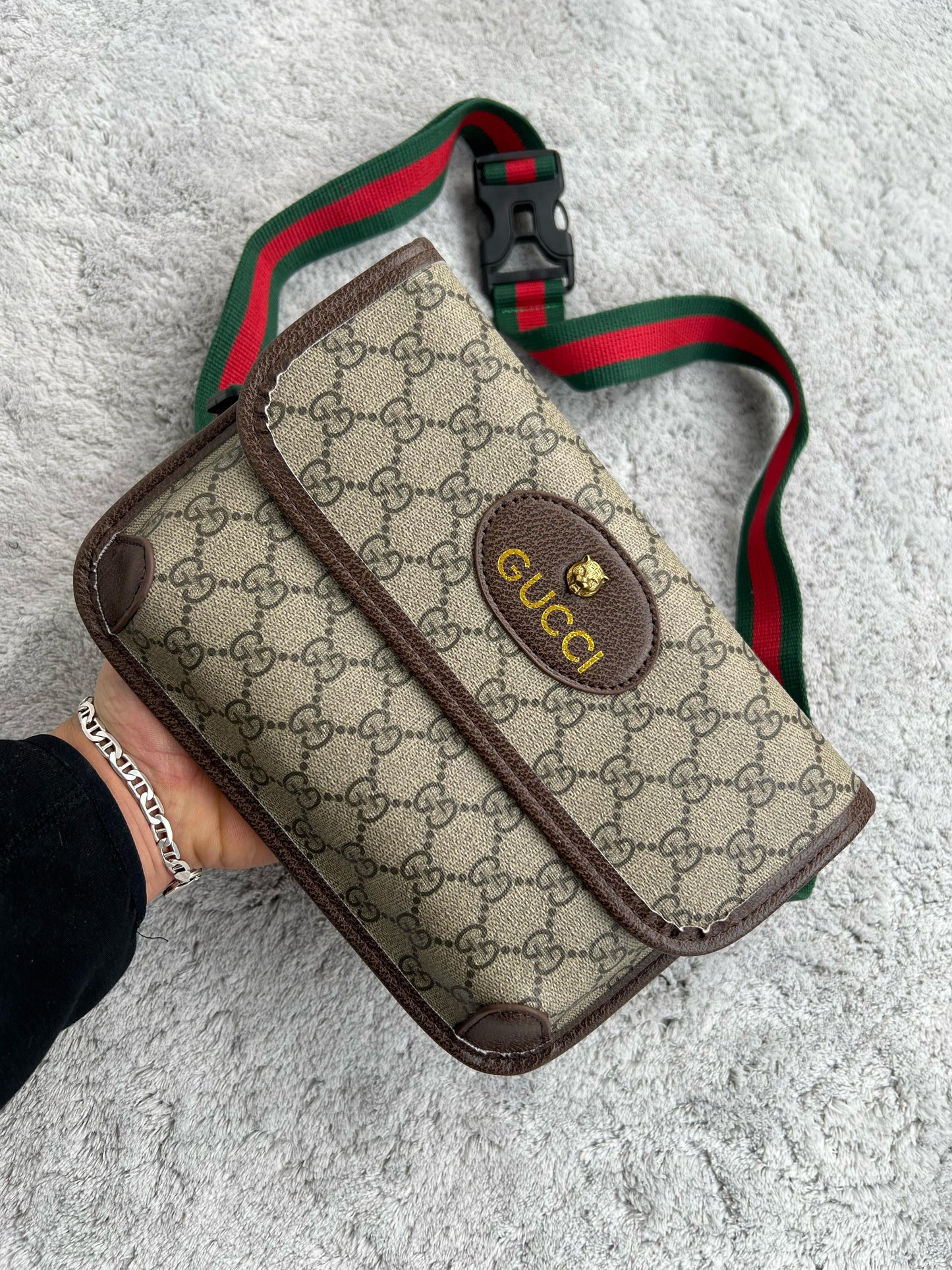BANDOLERA GUCCI marron logo dorado correa verde y roja