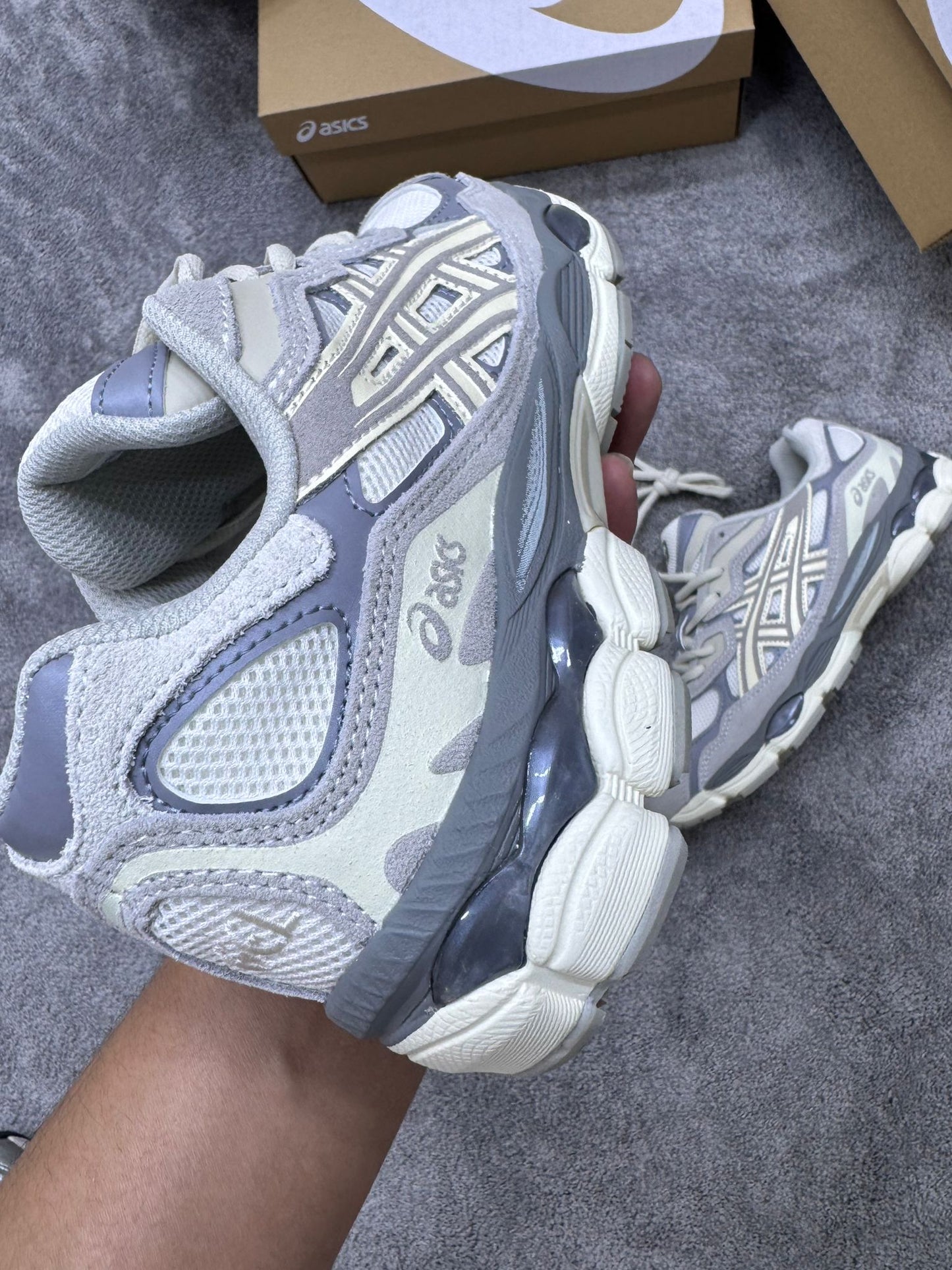 Asics GEL-NYC beige logo beige detalles grises