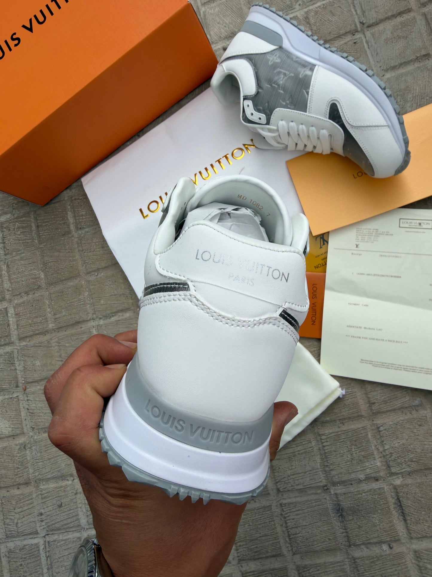 LV Run Away blancas y gris