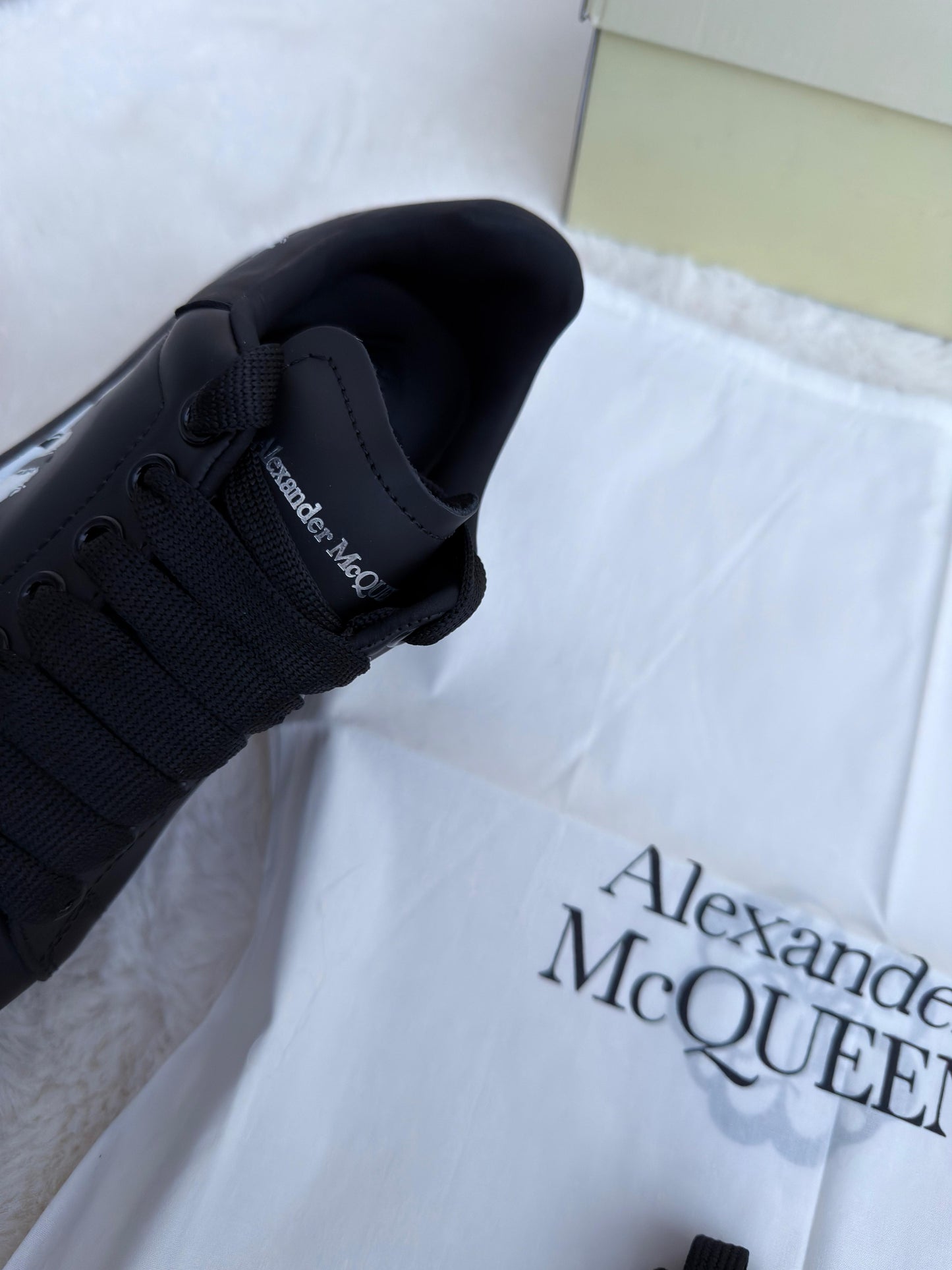 Alexander mcqueen negras logo blanco