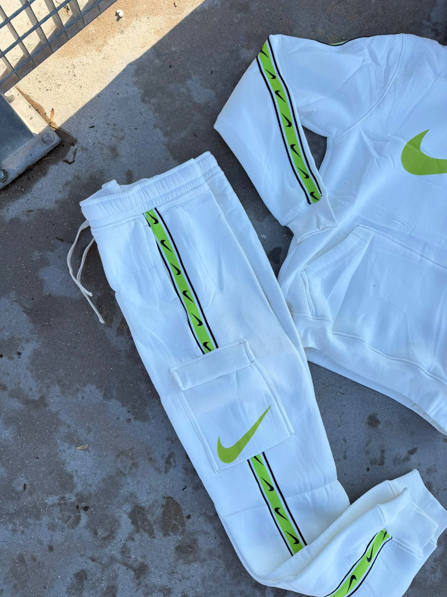Chandal nike blanco logo verde