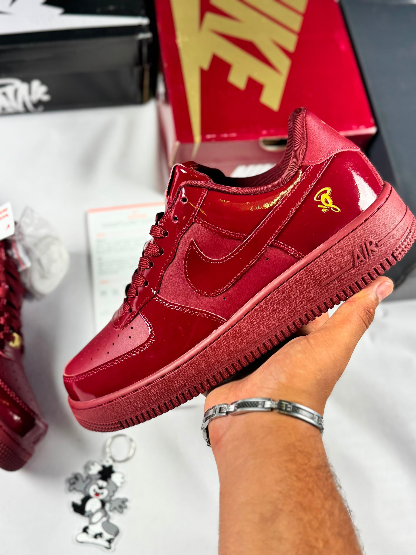 Air Force x Central Cee detalles amarillo