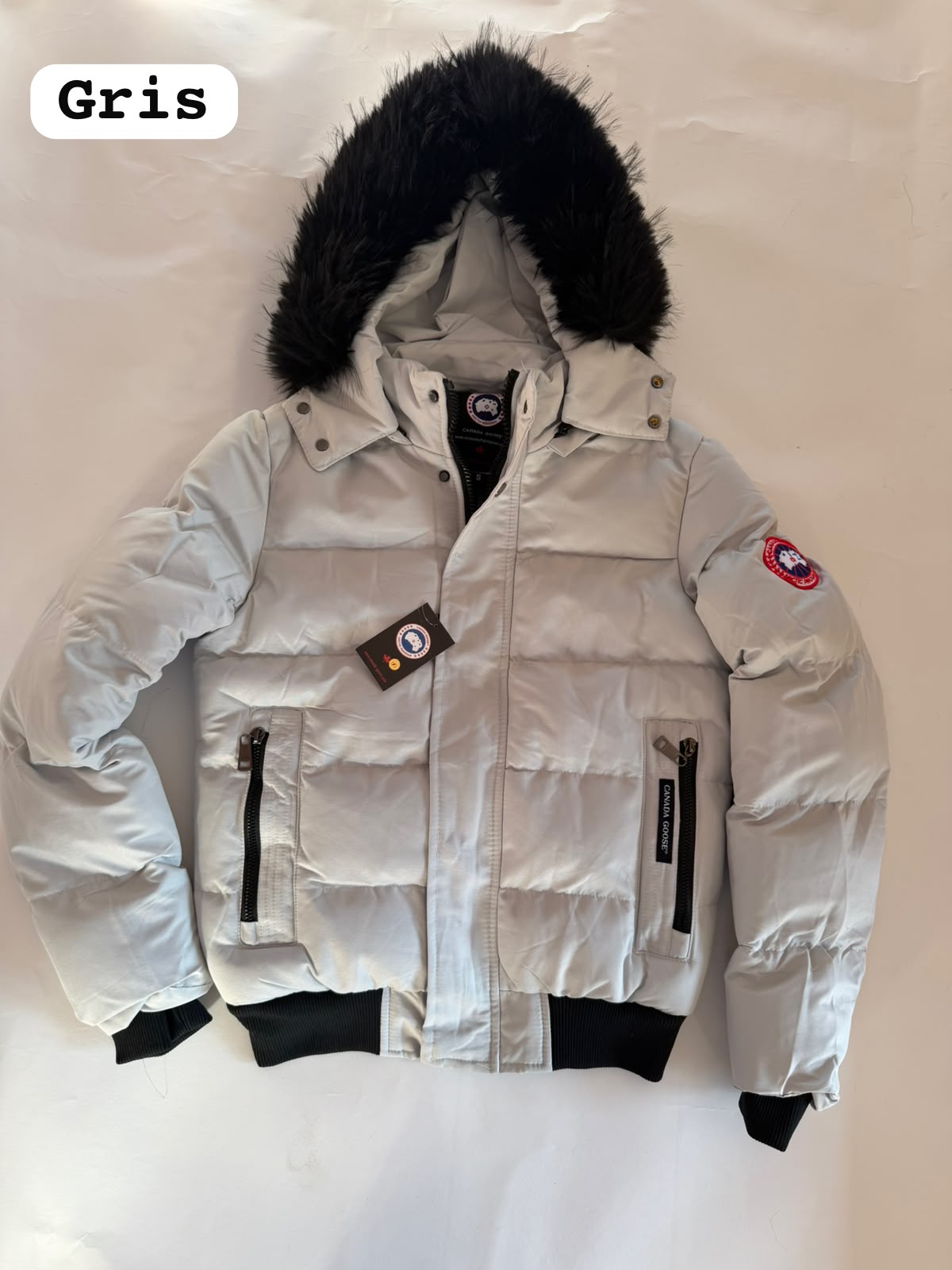 CHAQUETA Canada Goose gris con pelo negro