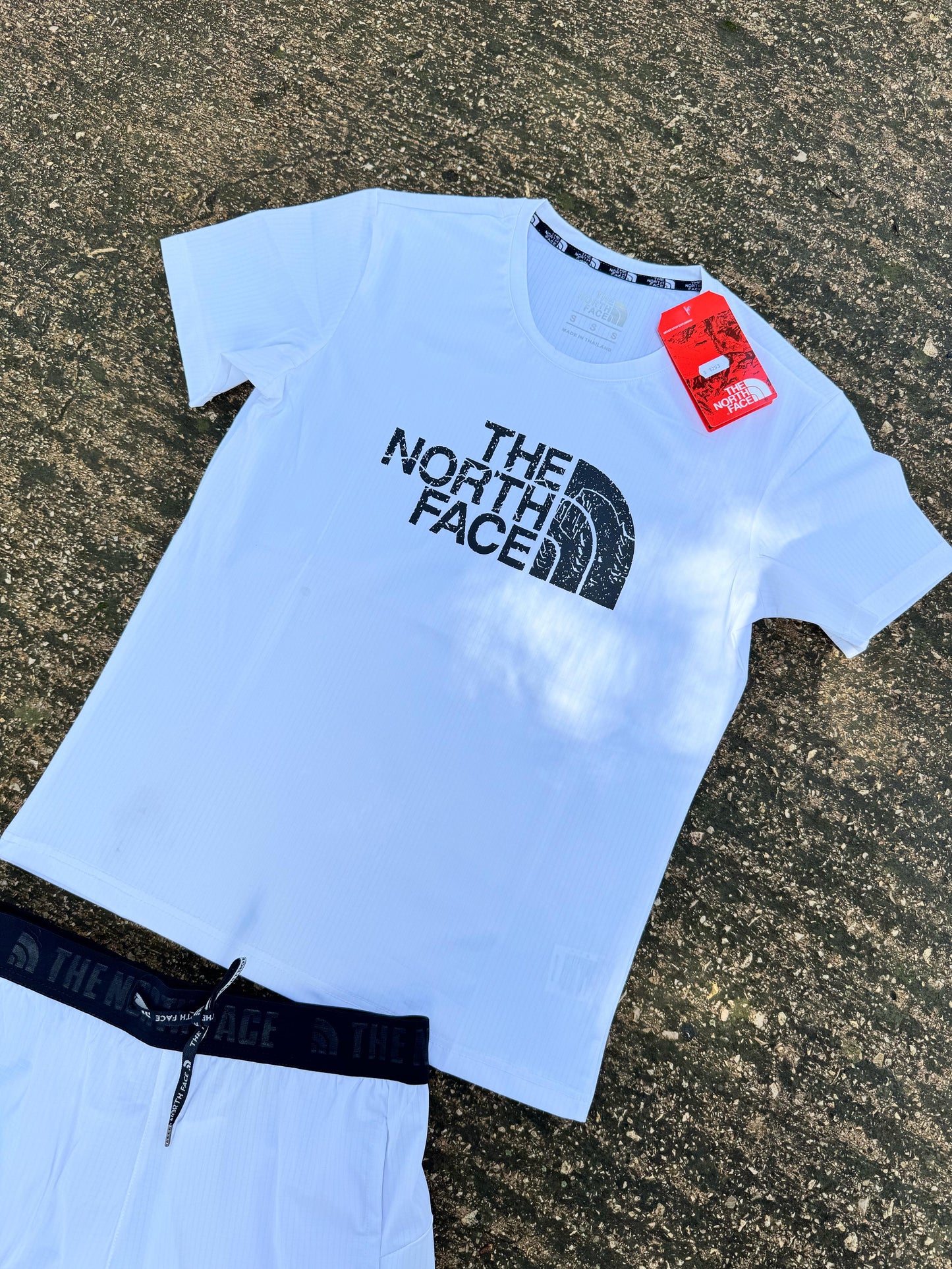 Conjunto corto north face blanco logo negro