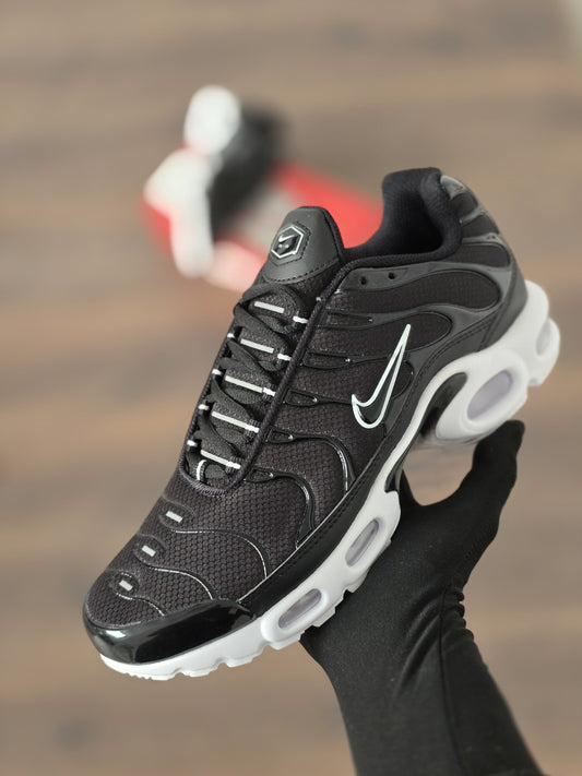 Tn negra suela blanca logo blanco