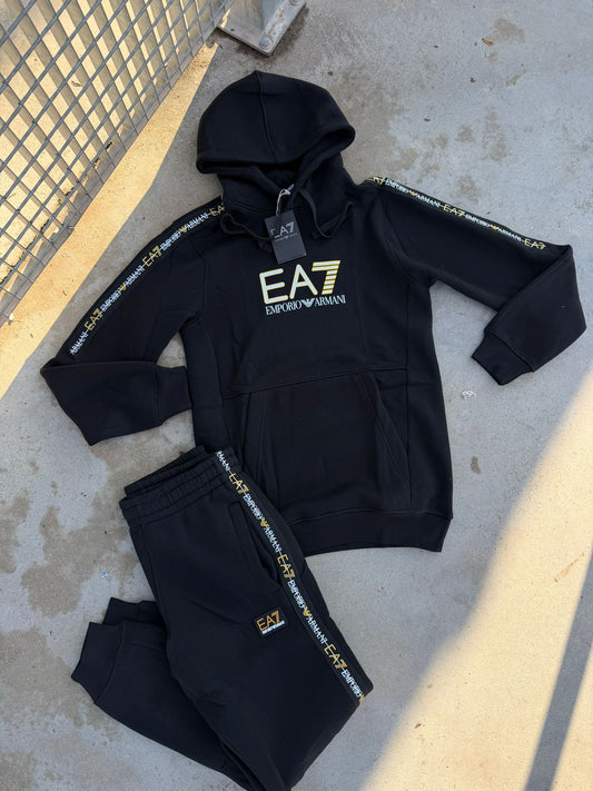 Chandal armani negro logo blanco y dorado