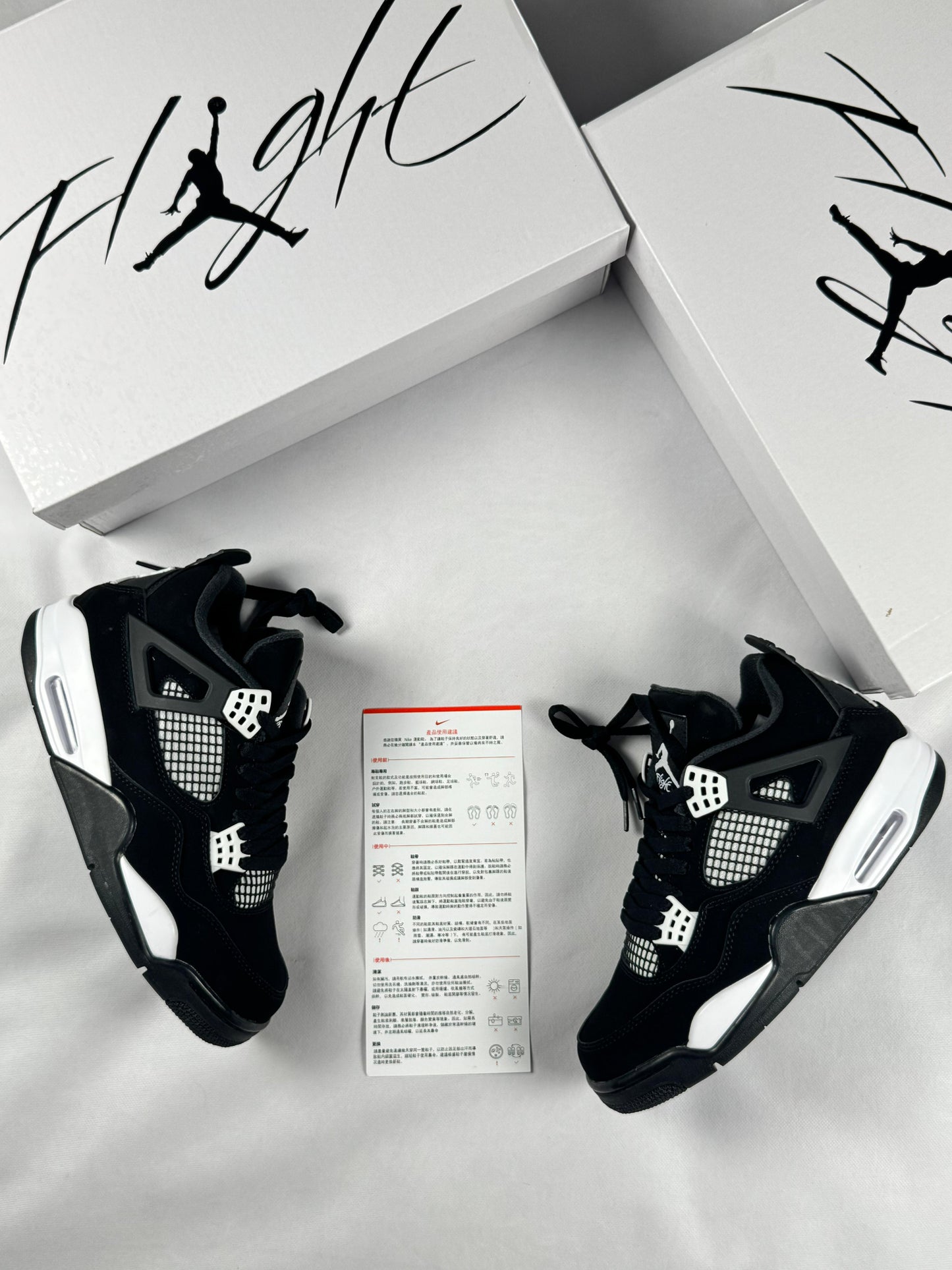 Jordan 4 negras y blancas