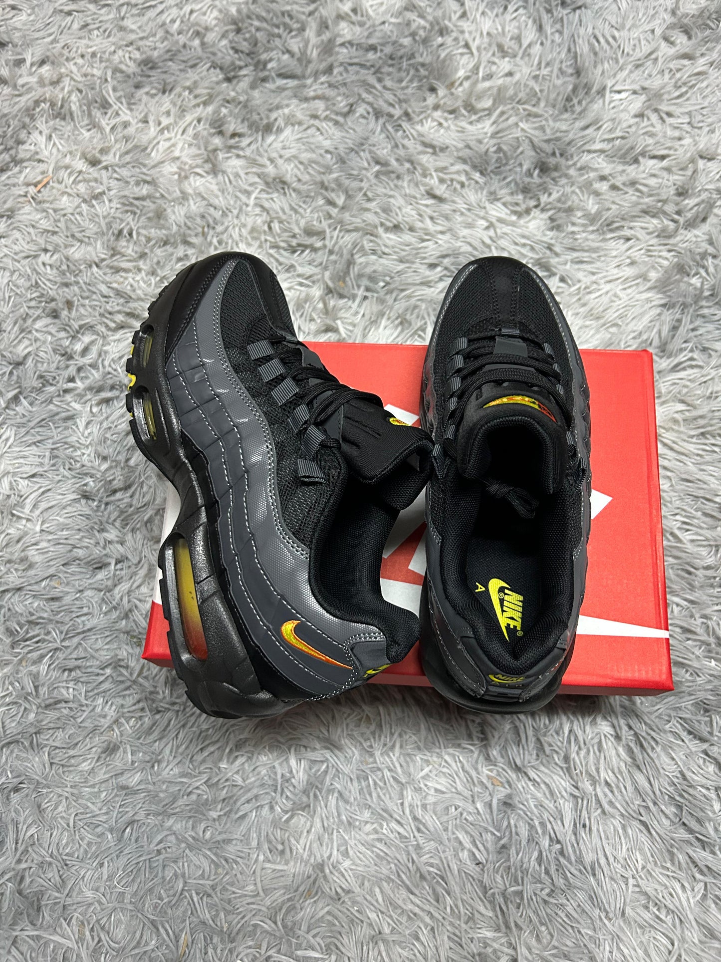 Air max 95 grises logo bicolor