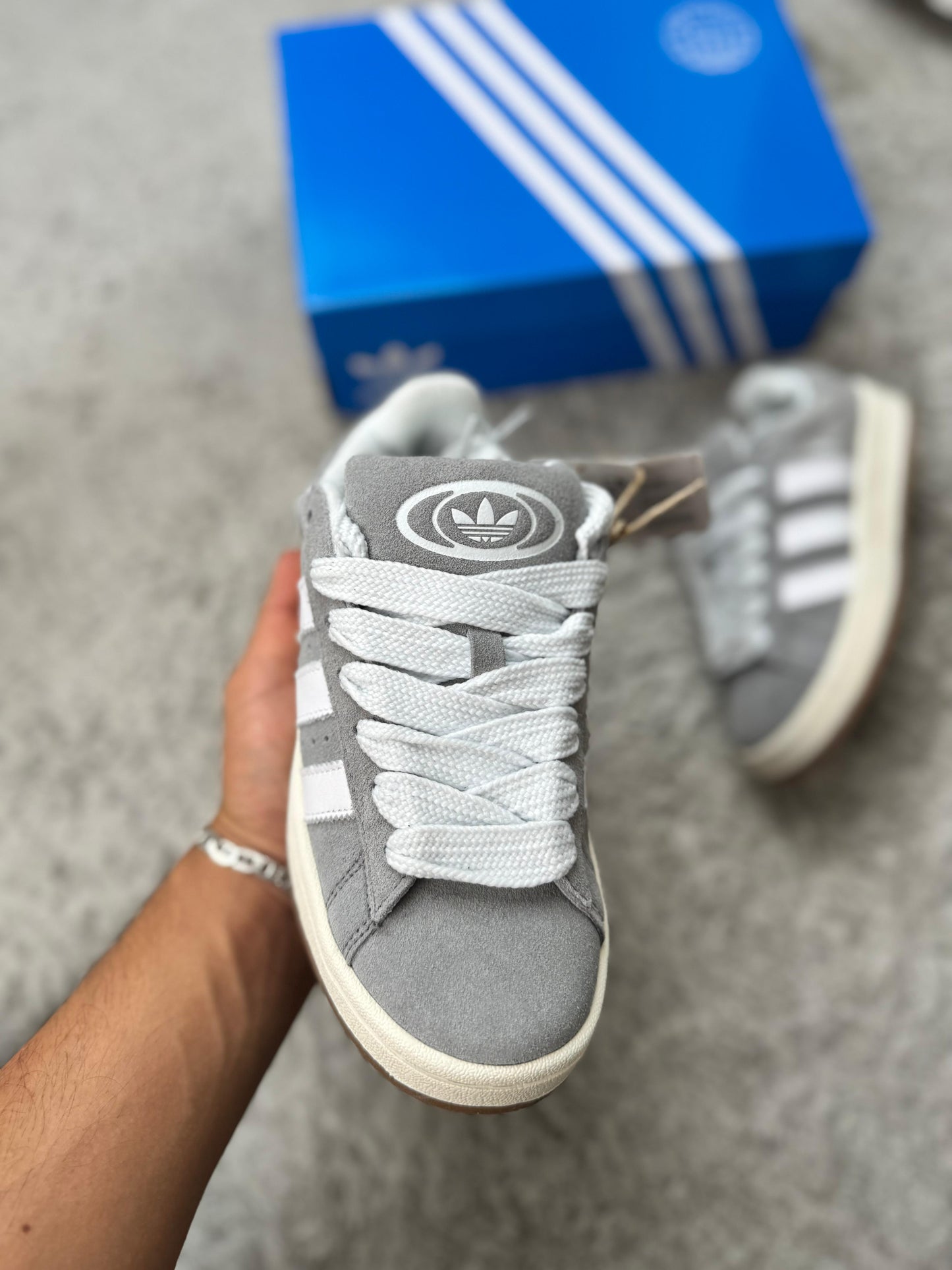 Adidas campus gris logo blanco