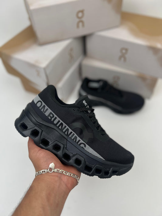 Zapatillas On Running Cloudmonster 2 negras detalles grises