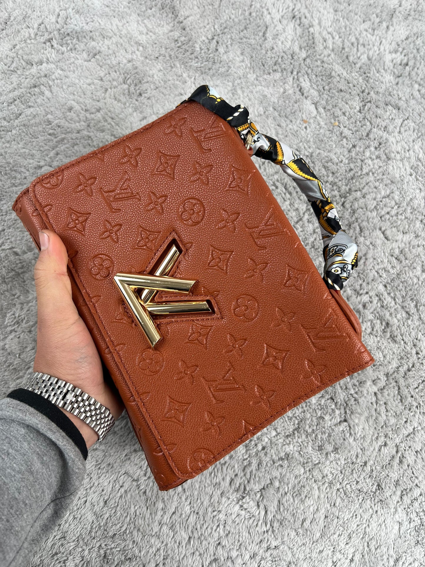 BOLSO LV marron logo dorado