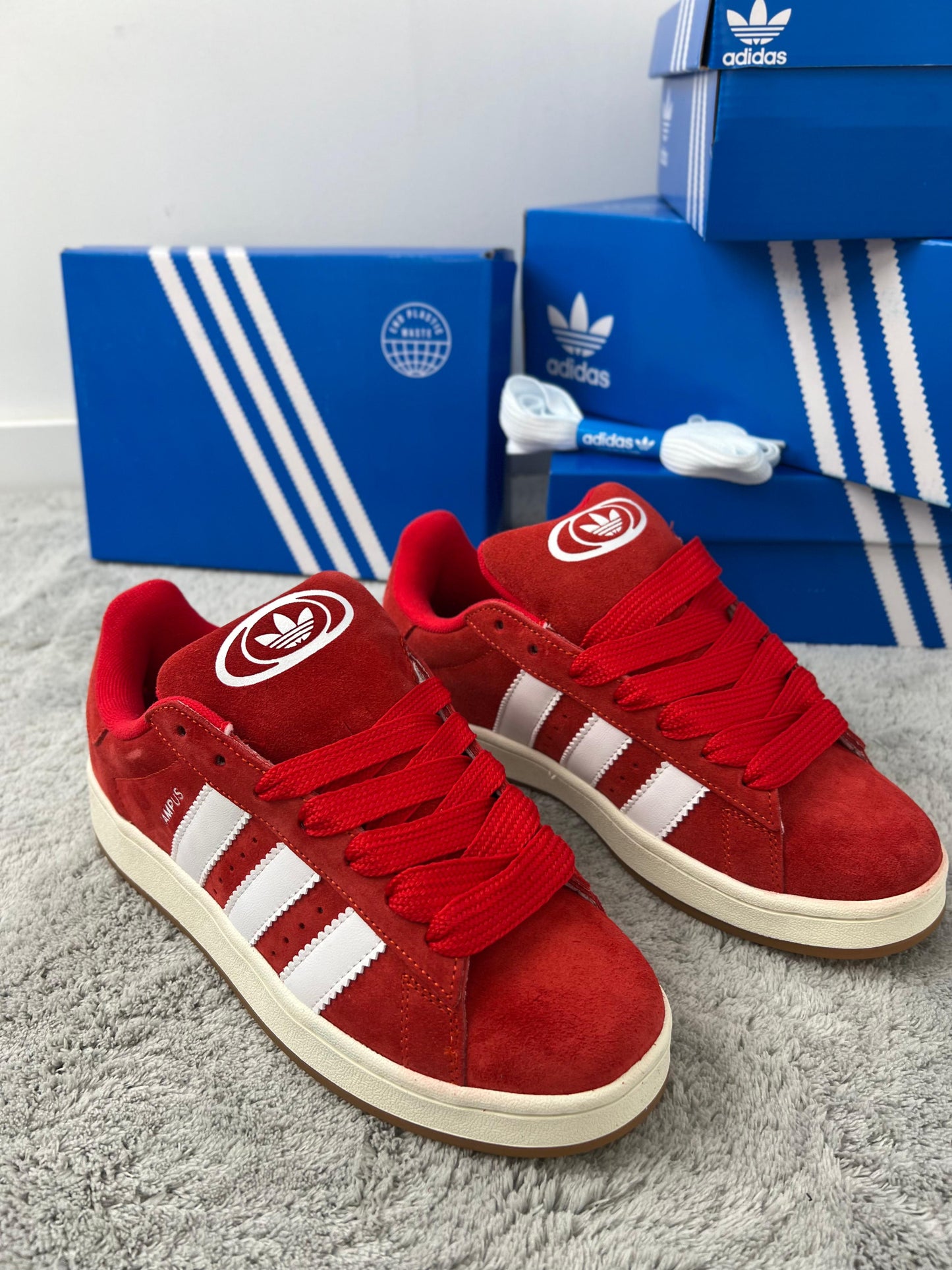Adidas campus roja logo blanco