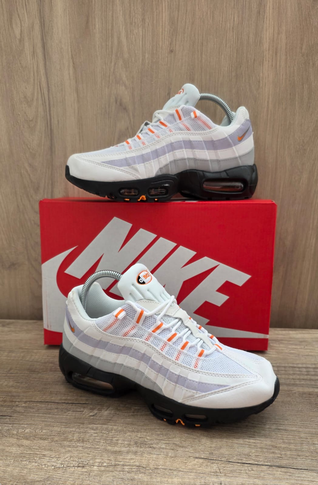Air max 95 blanca logo naranja