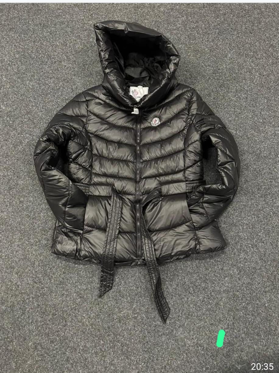 Abrigo moncler negro logo tricolor