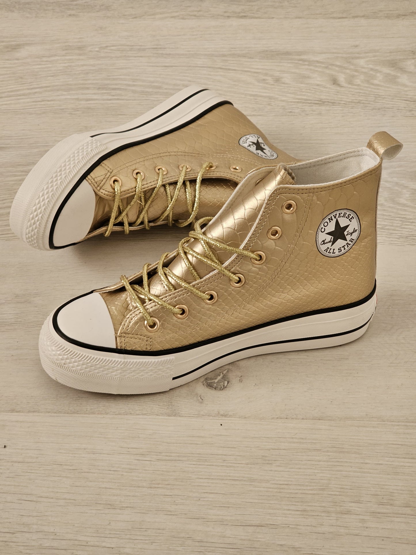 Convers oro cocodrilo