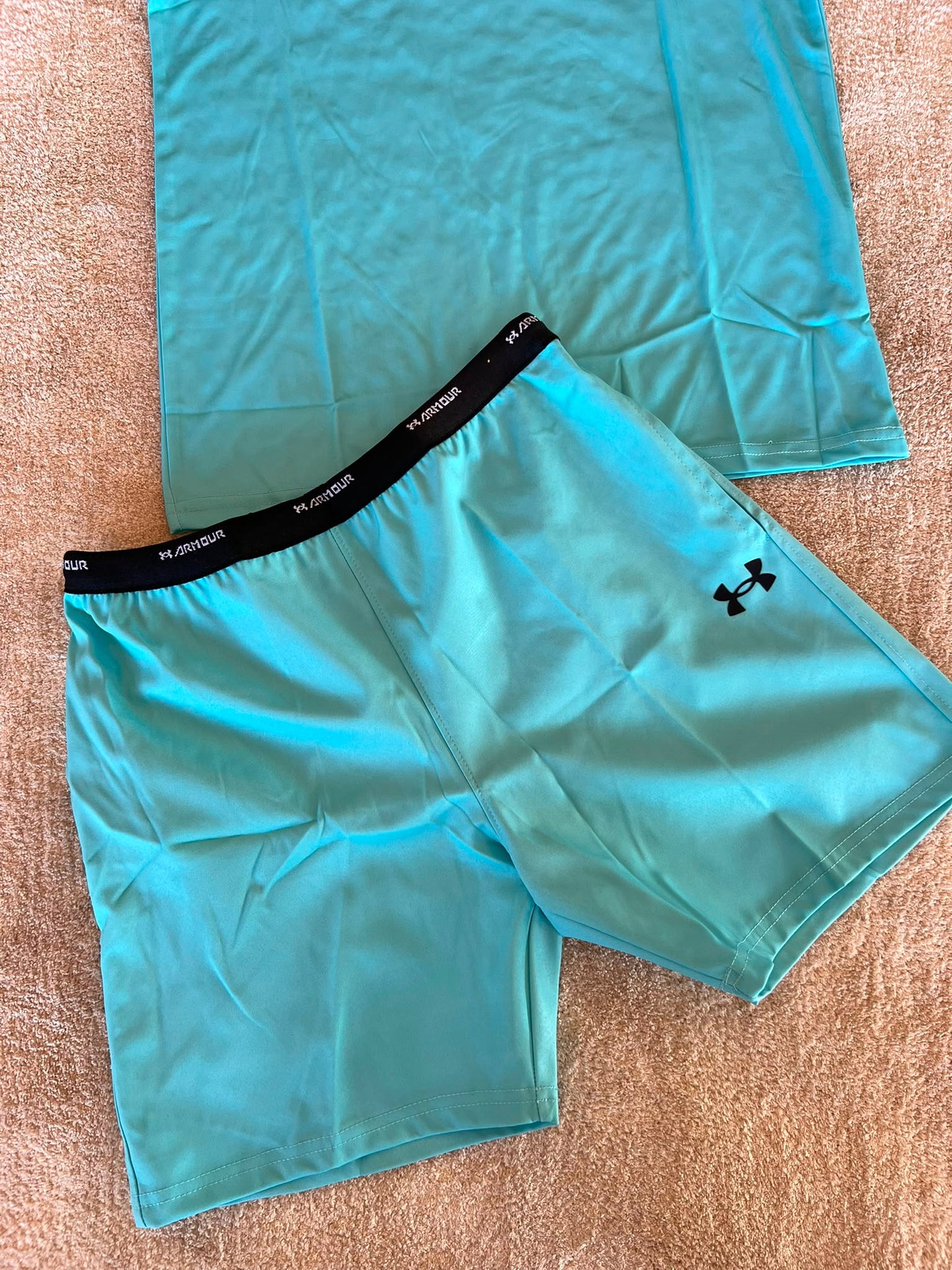 Conjunto corto under armour azul logo negro