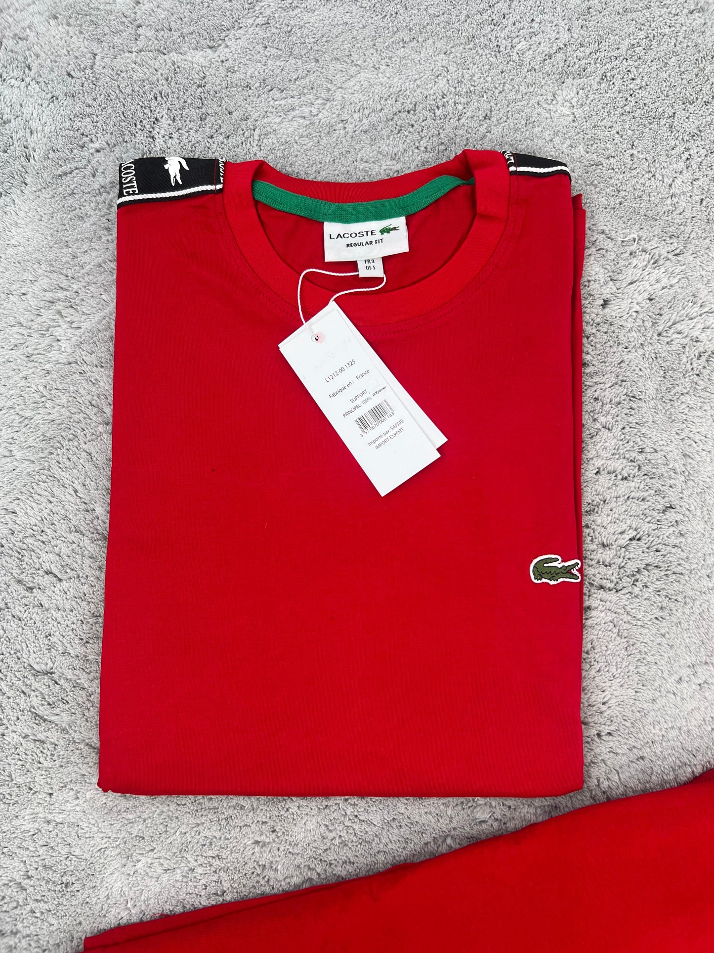 Conjunto corto lacoste rojo logo verde lineas negras