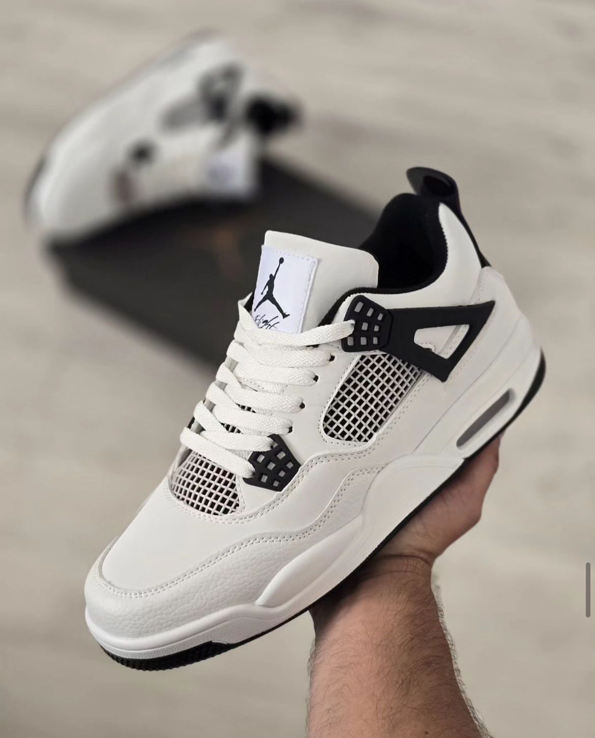 JORDAN 4 blanca y negra