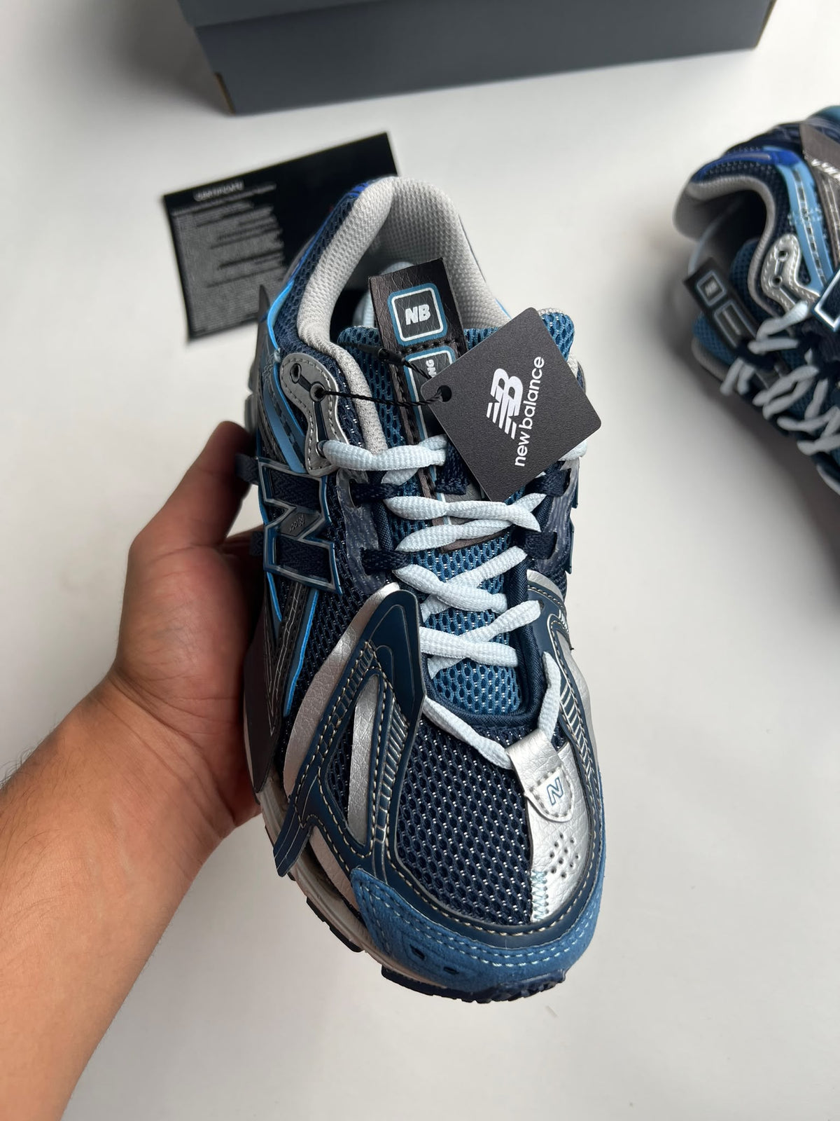 New Balance 1906A azul marino detalles grises