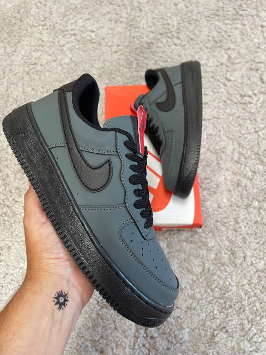 AIR FORCE GRIS SUELA NEGRA