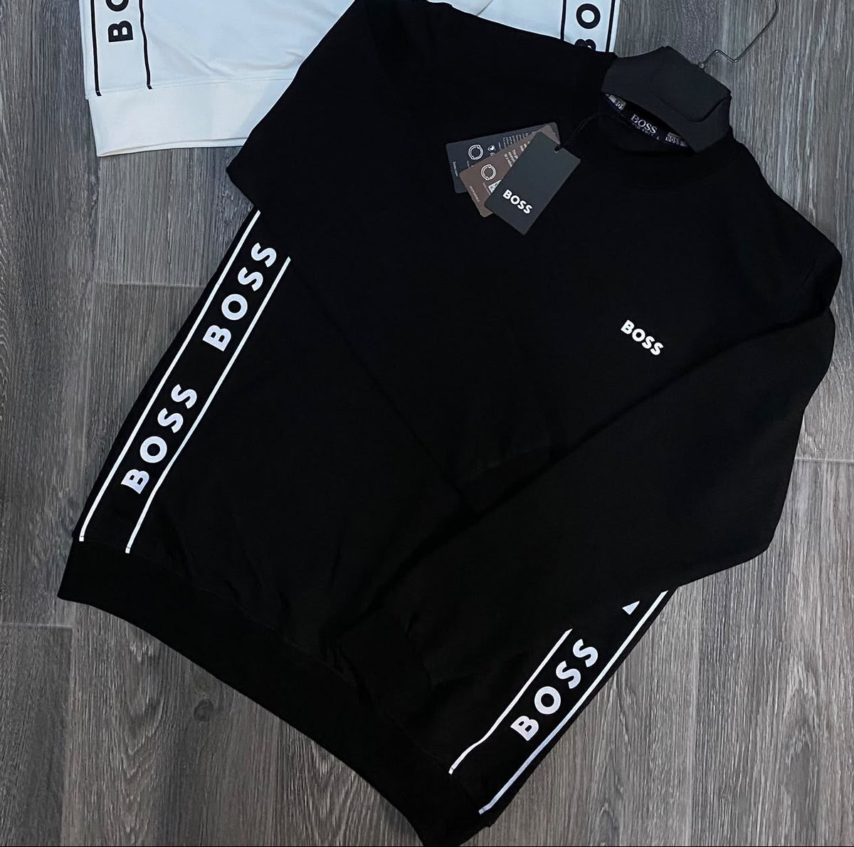 Sudadera Hugo Boss negro logo blanco