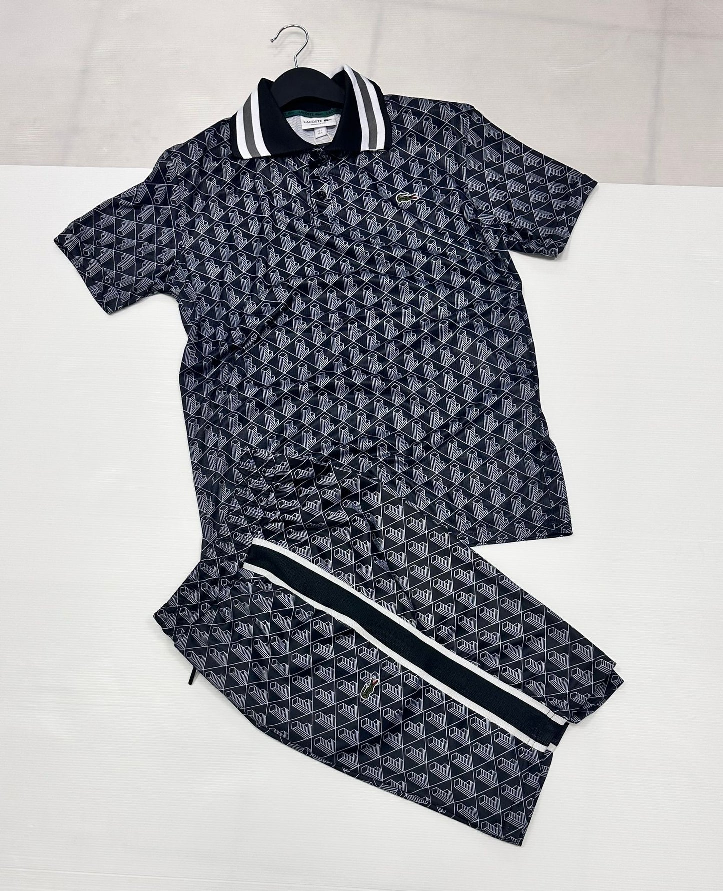 Conjunto lacoste negro y blanco logo verde
